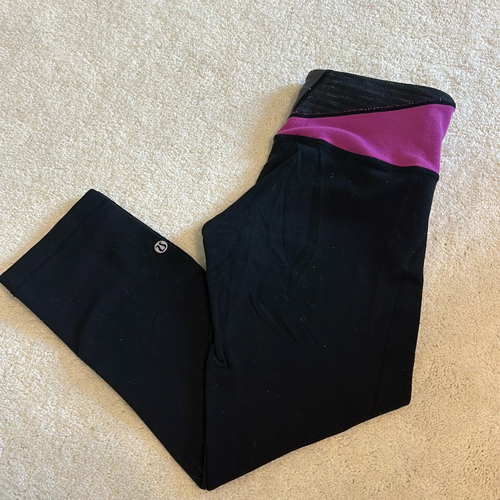 Lululemon Wunder Under 21” Purple Waistband Leggings